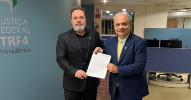 AGEPOLJUS APRESENTA DEMANDAS INSTITUCIONAIS EM VISITA AO TRF-4