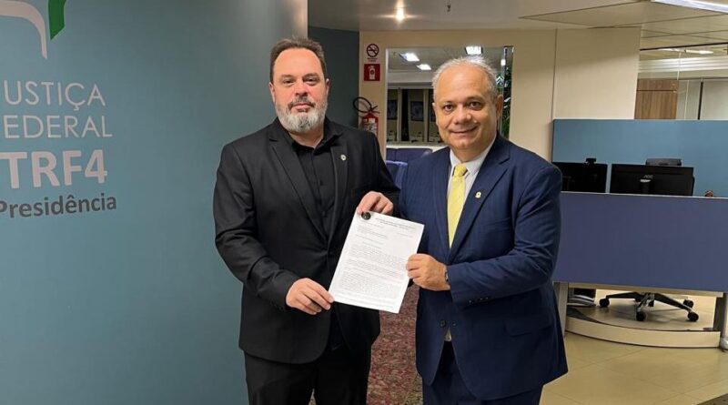 AGEPOLJUS APRESENTA DEMANDAS INSTITUCIONAIS EM VISITA AO TRF-4