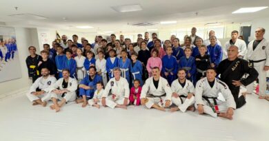 AULA DE JIU-JÍTSU REÚNE CRIANÇAS DE PROJETOS SOCIAIS E MINISTRO LUIZ FUX NO CENTRO DE TREINAMENTO DA POLÍCIA JUDICIAL NO STF